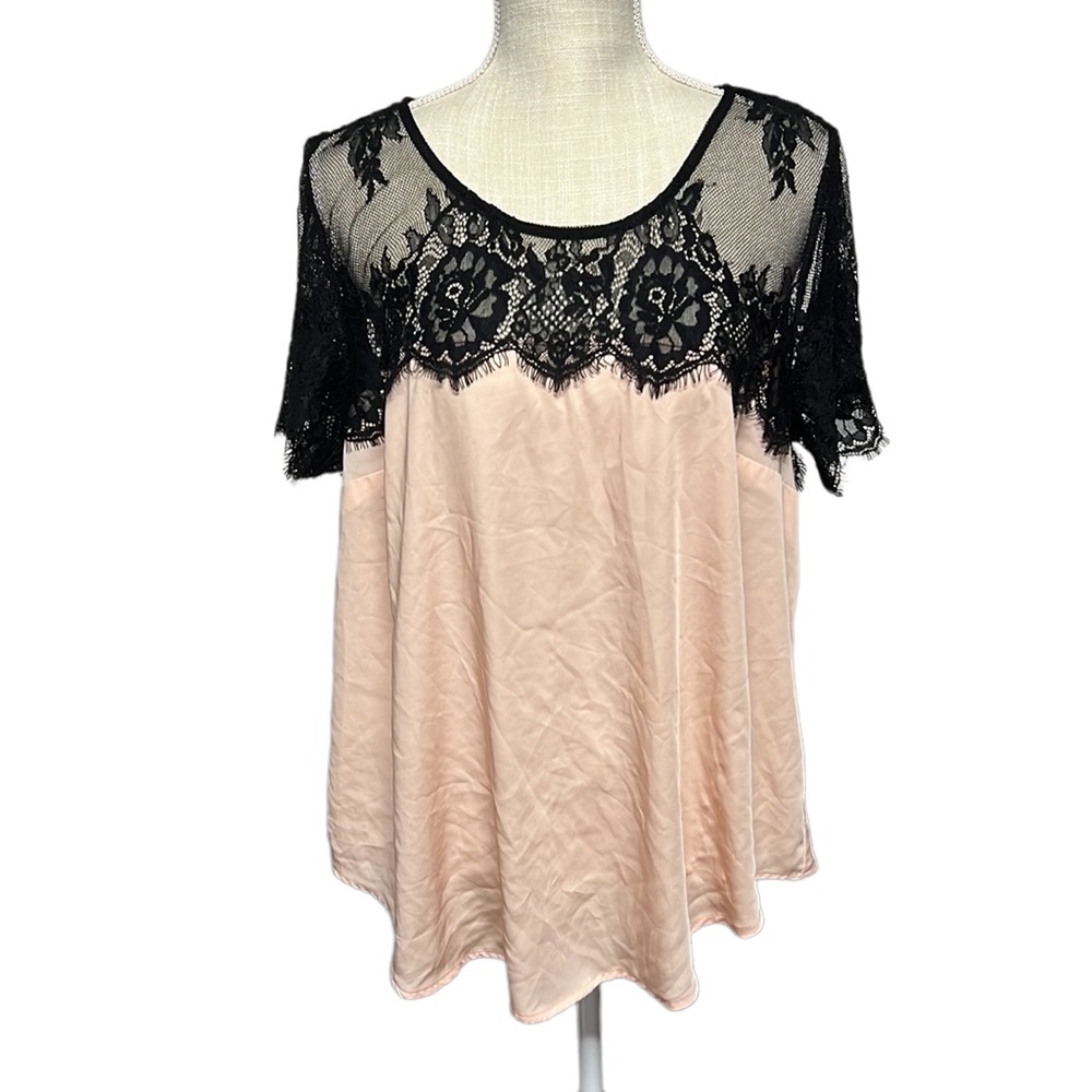 Torrid Short Sleeve Blouse Shirt Pink Black Lace Womens Size 0 L